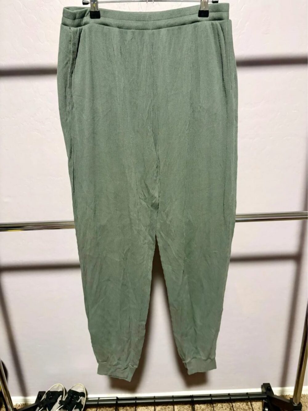 Alo Yoga High-Waist Ribbed Whisper Pant